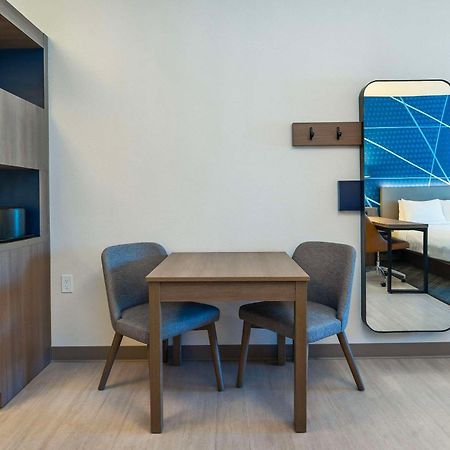 Comfort Suites Келоуна Екстер'єр фото