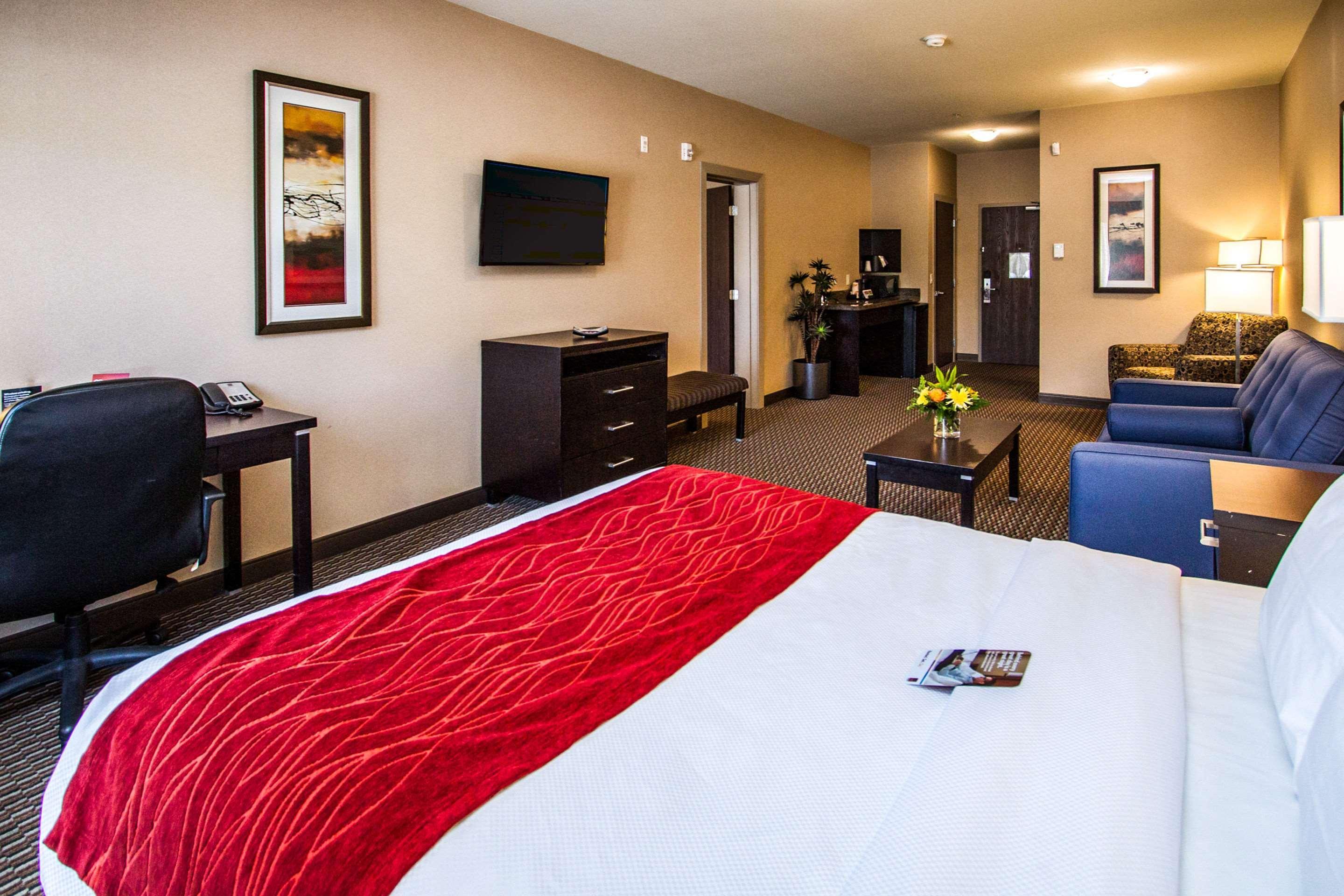 Comfort Suites Келоуна Екстер'єр фото