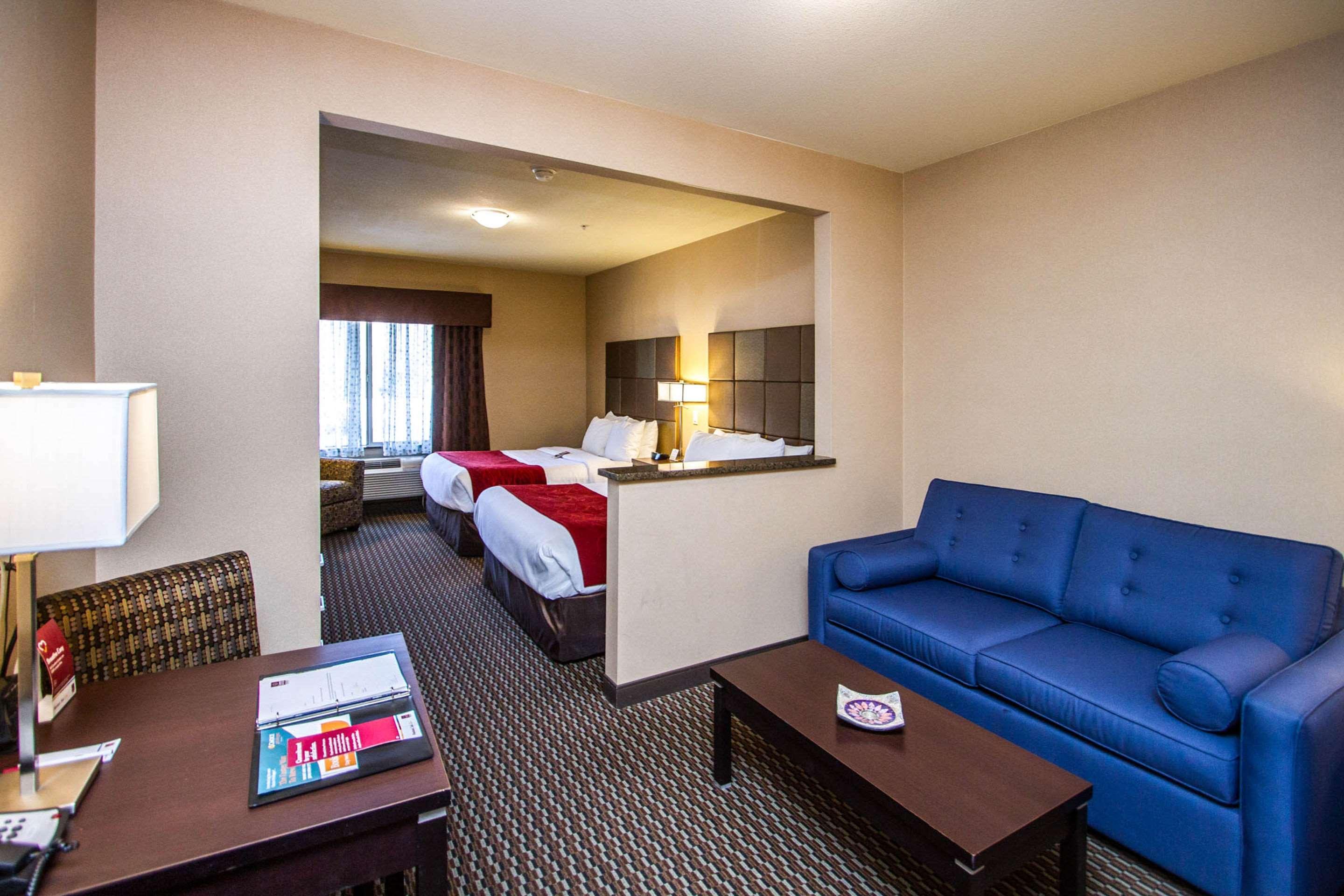 Comfort Suites Келоуна Екстер'єр фото