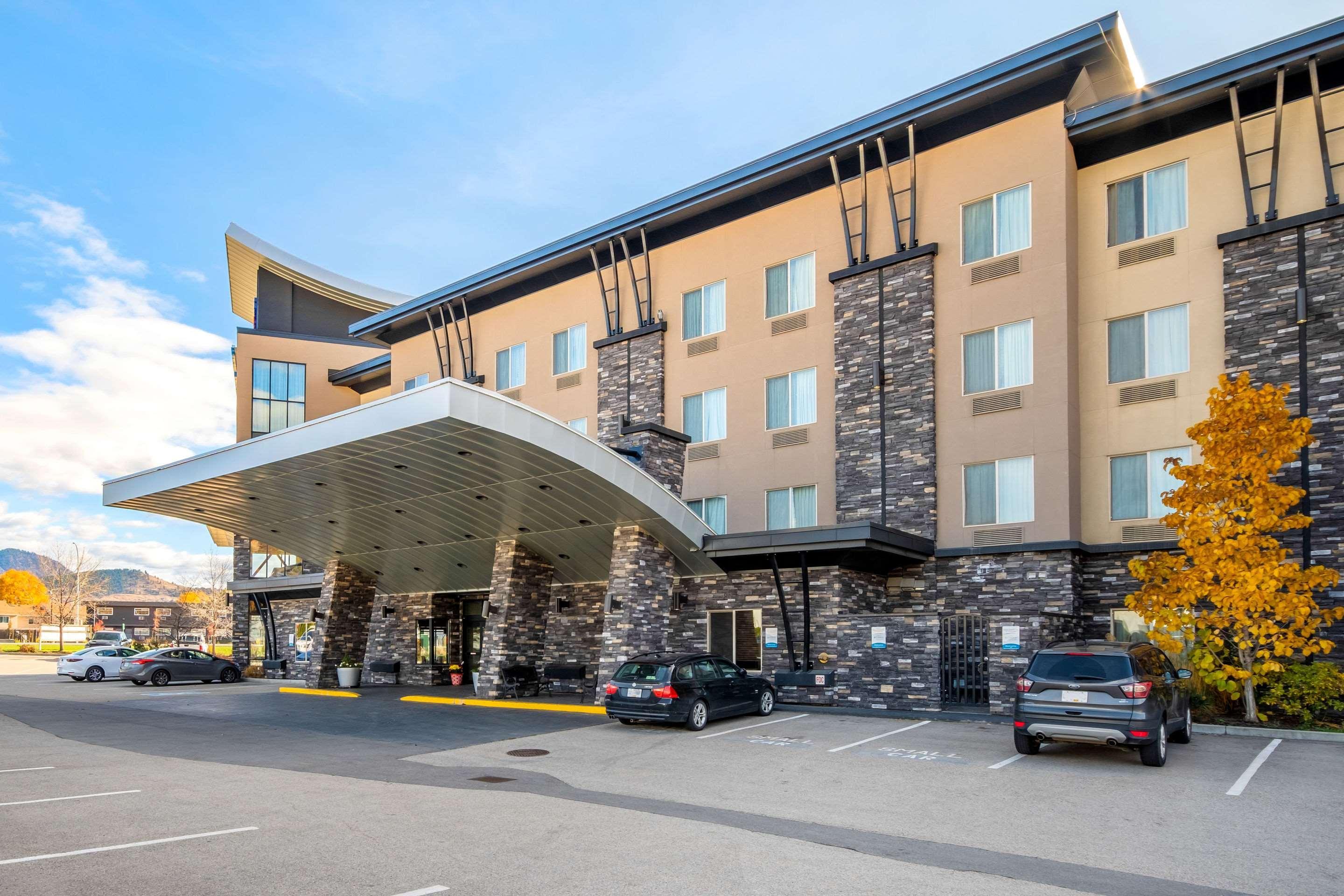 Comfort Suites Келоуна Екстер'єр фото
