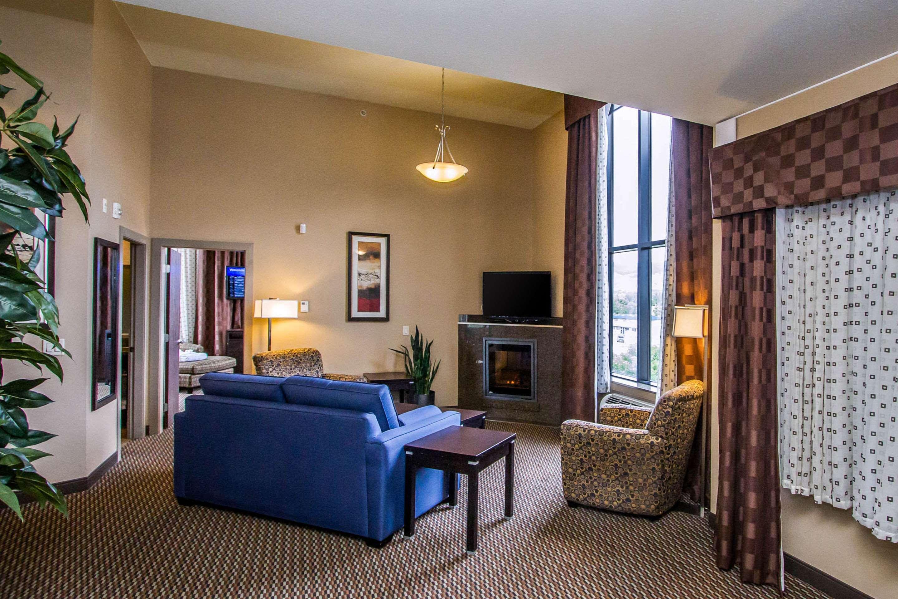 Comfort Suites Келоуна Екстер'єр фото