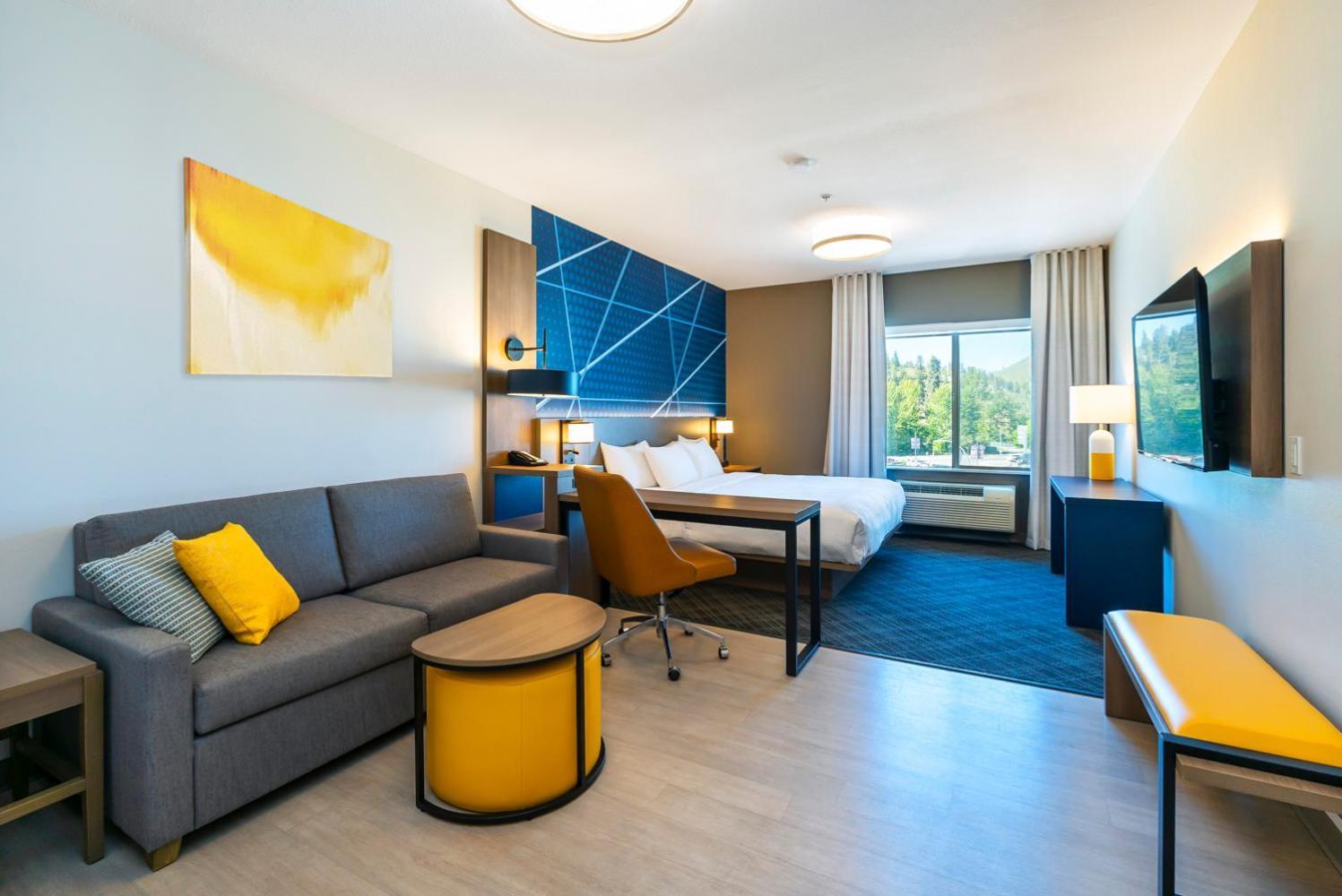 Comfort Suites Келоуна Екстер'єр фото