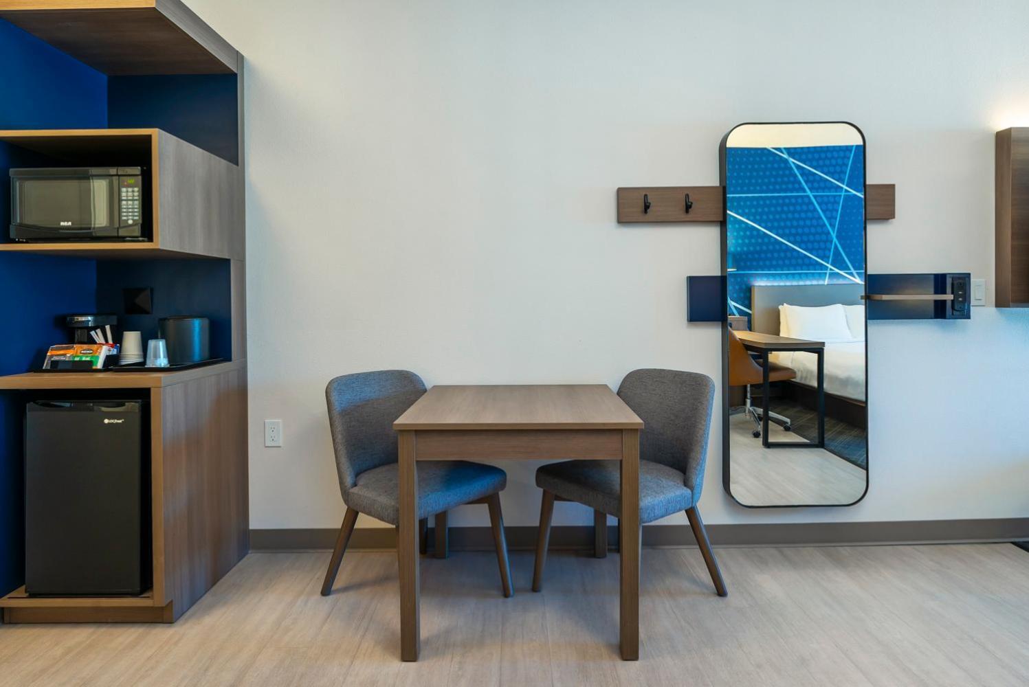 Comfort Suites Келоуна Екстер'єр фото