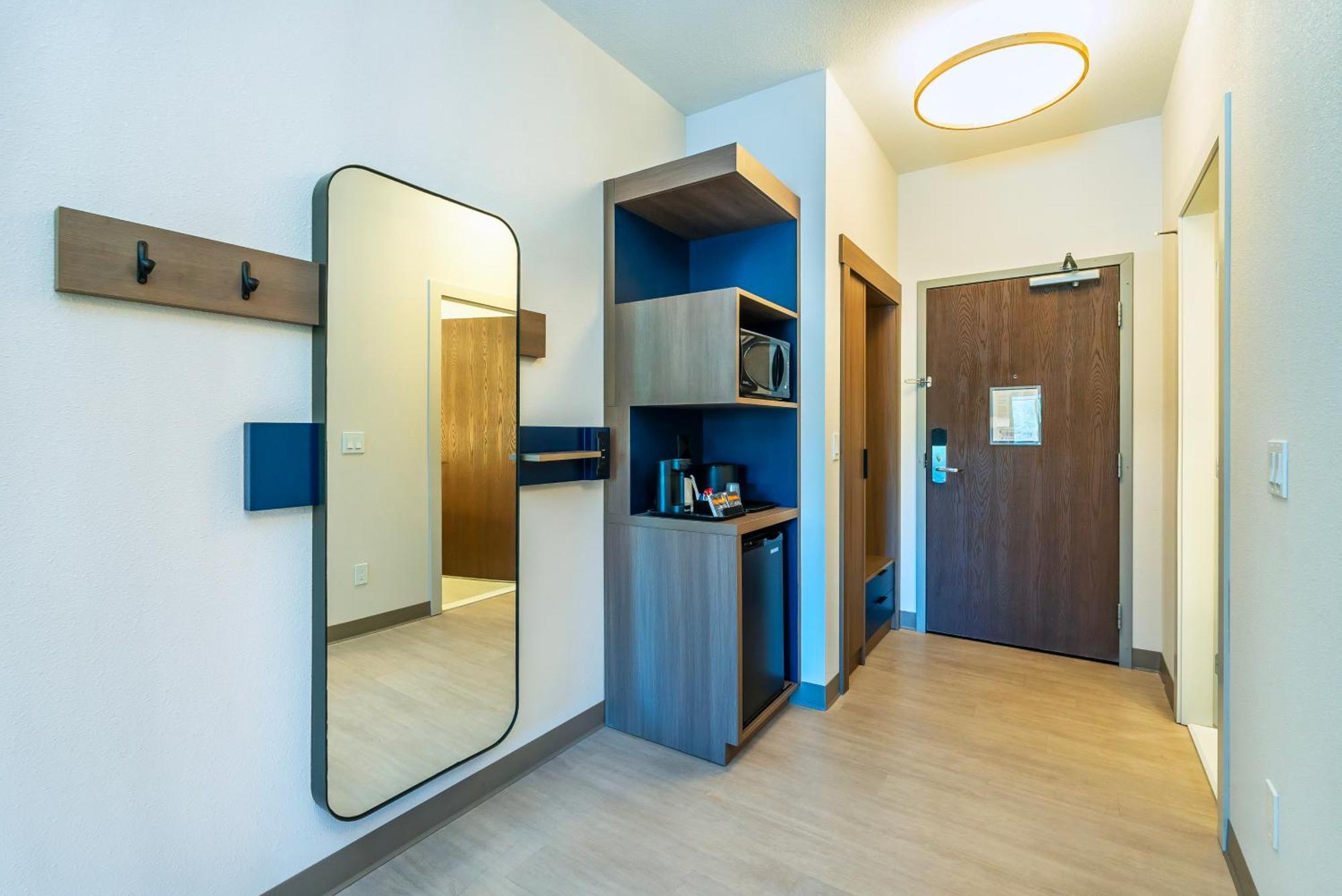 Comfort Suites Келоуна Екстер'єр фото