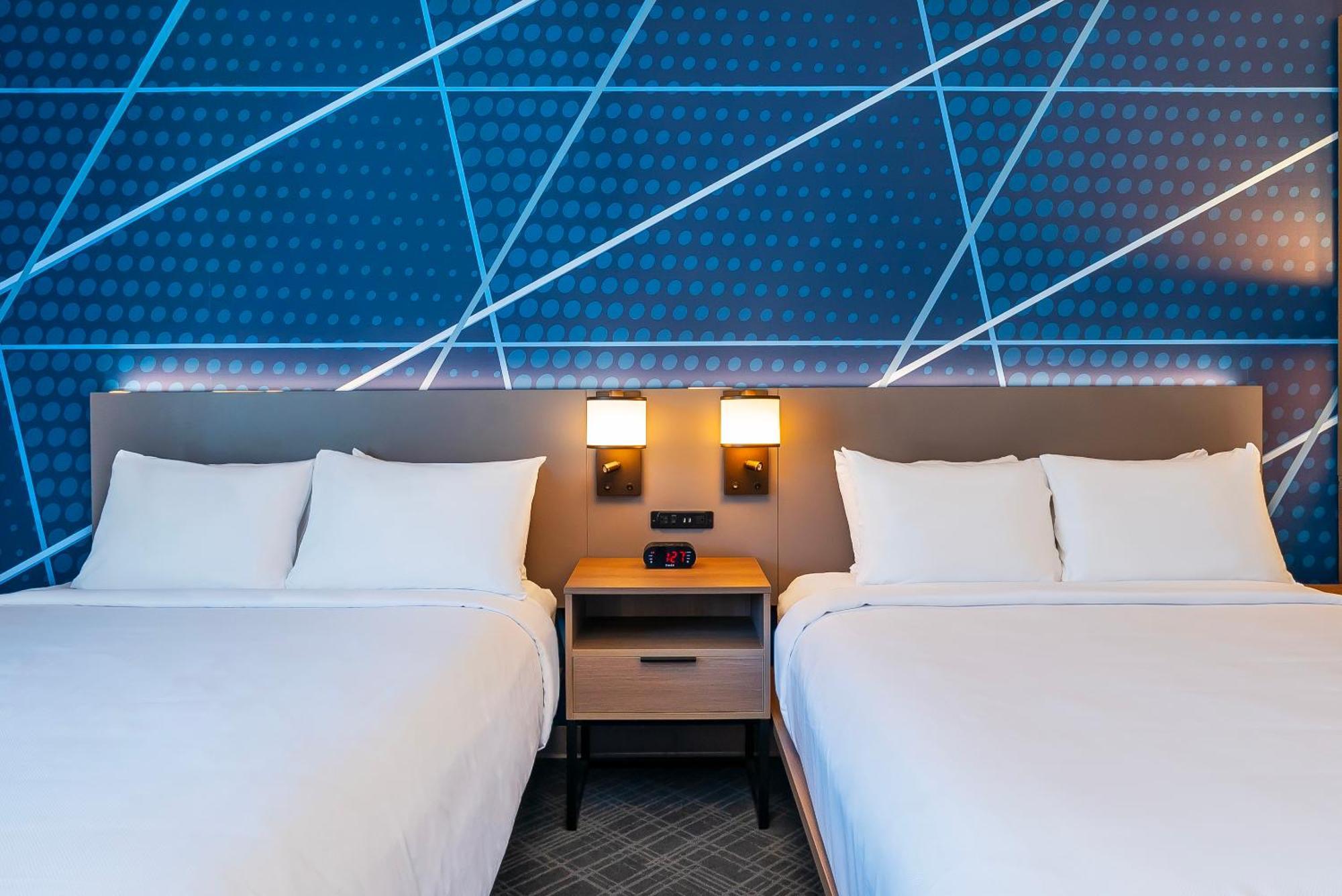 Comfort Suites Келоуна Екстер'єр фото