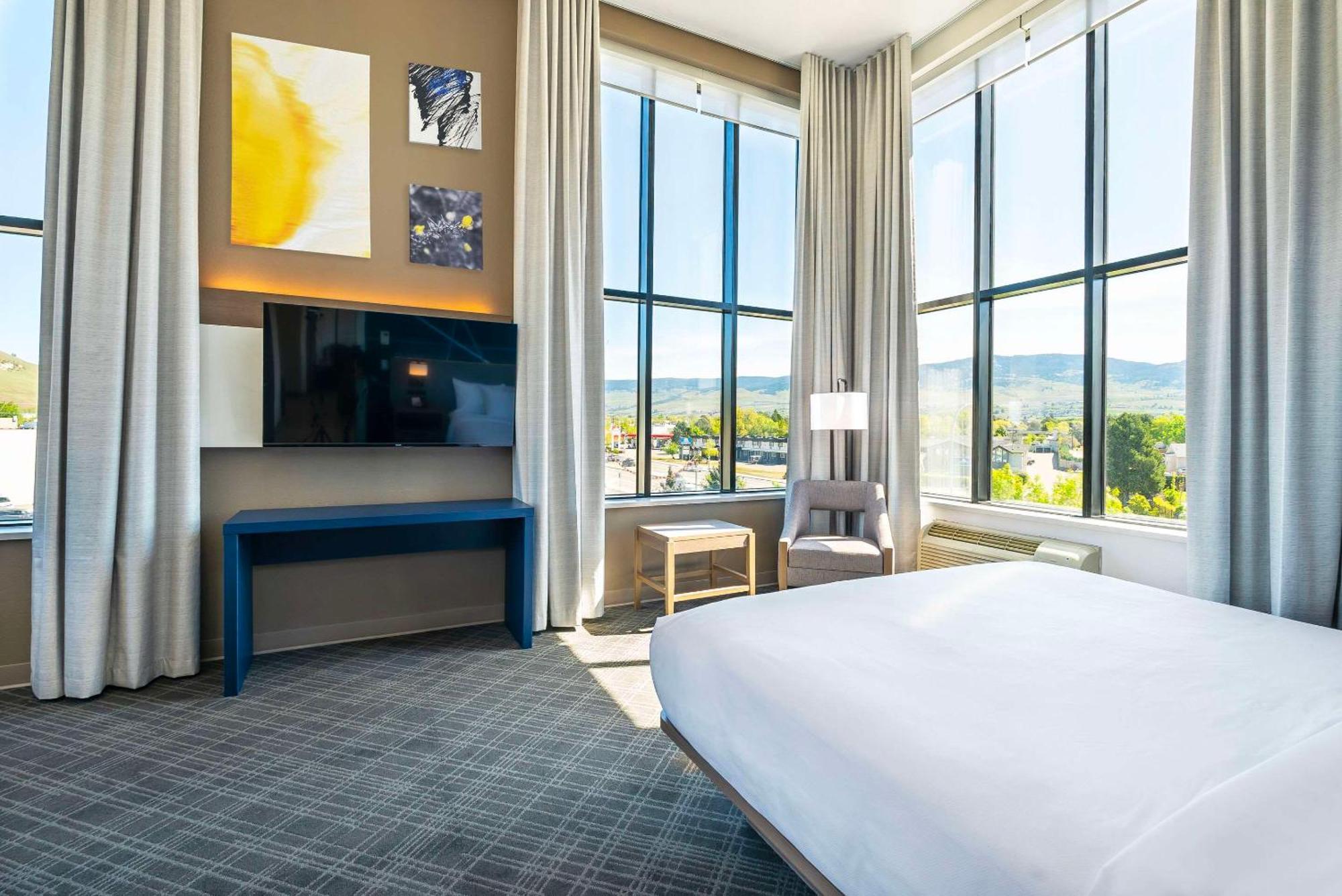 Comfort Suites Келоуна Екстер'єр фото