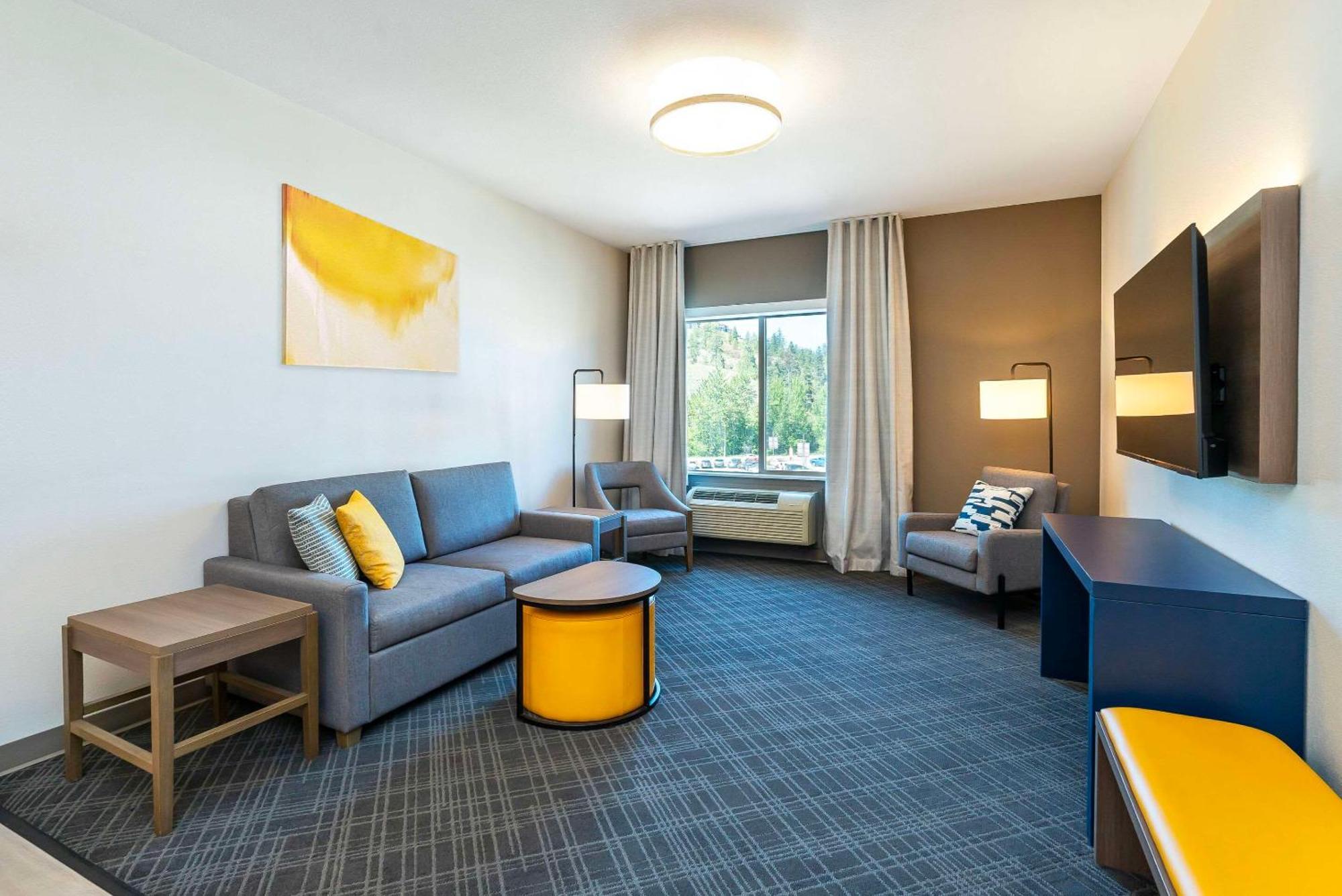 Comfort Suites Келоуна Екстер'єр фото