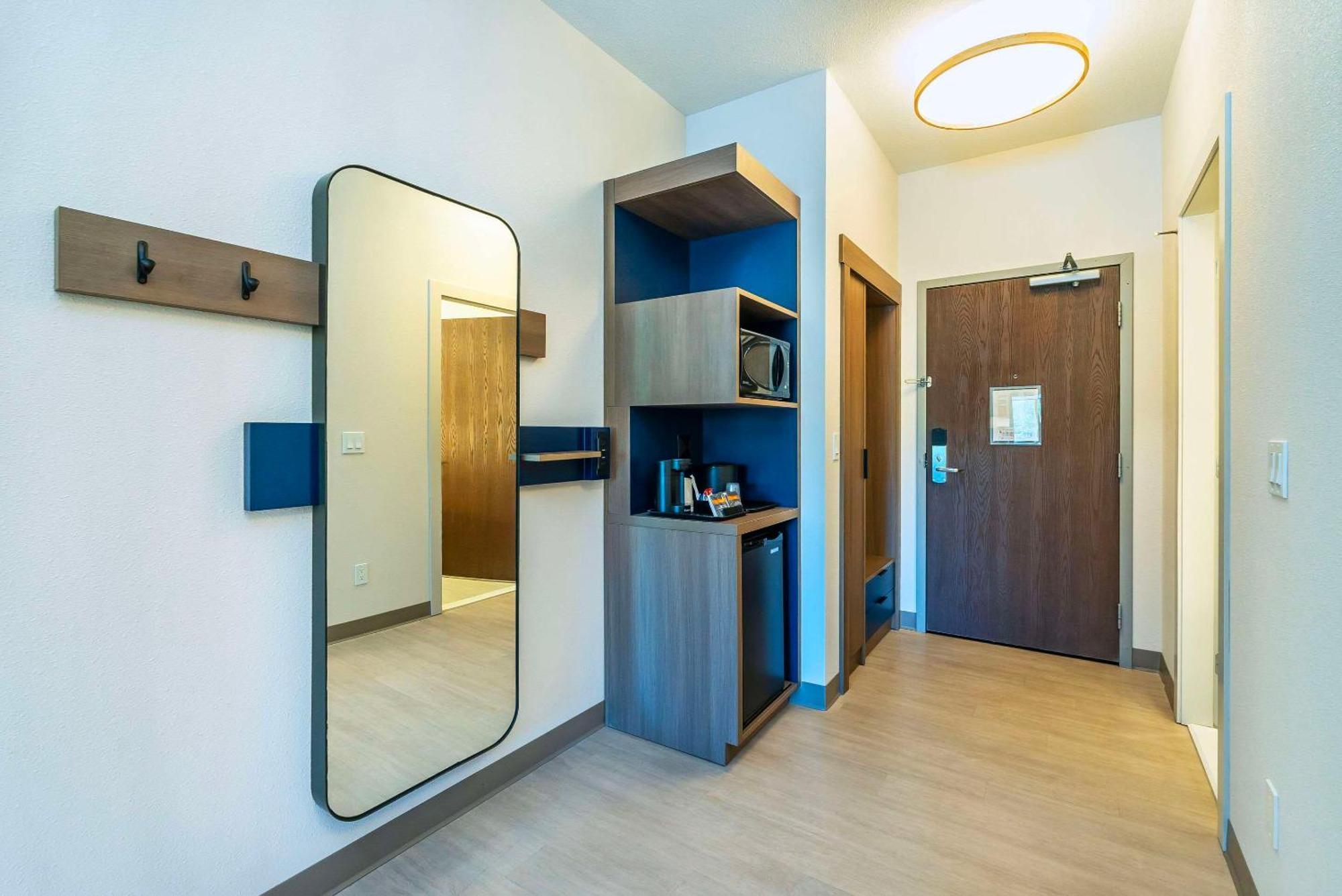 Comfort Suites Келоуна Екстер'єр фото