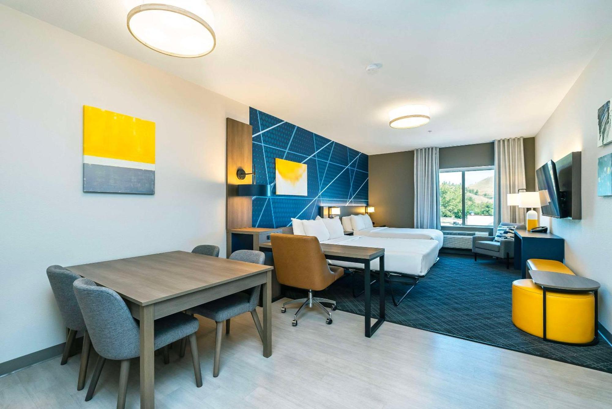 Comfort Suites Келоуна Екстер'єр фото