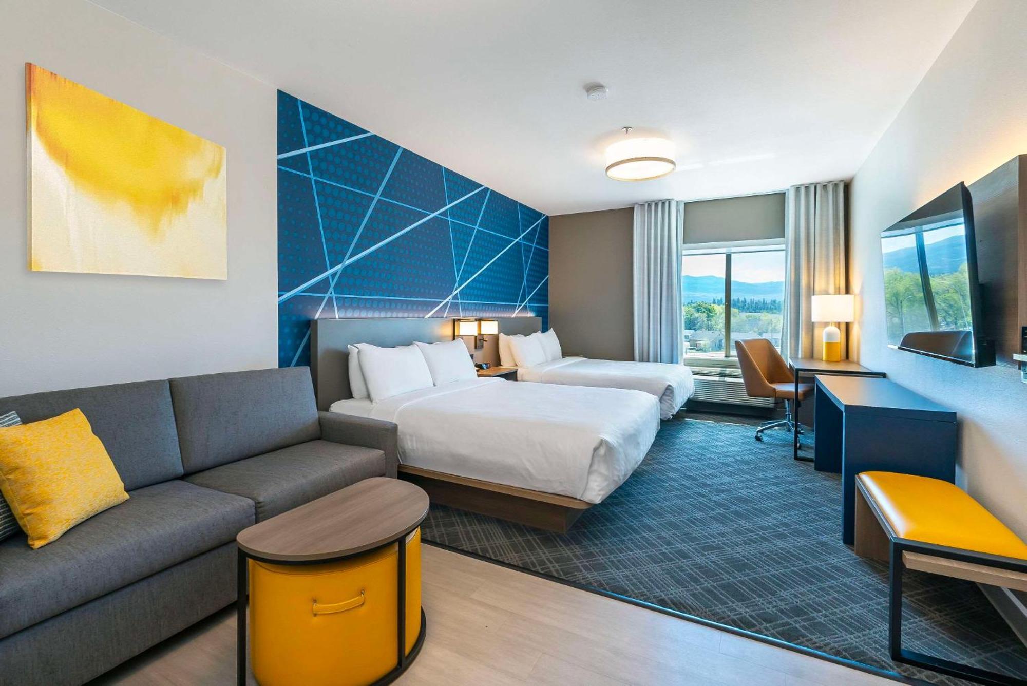 Comfort Suites Келоуна Екстер'єр фото