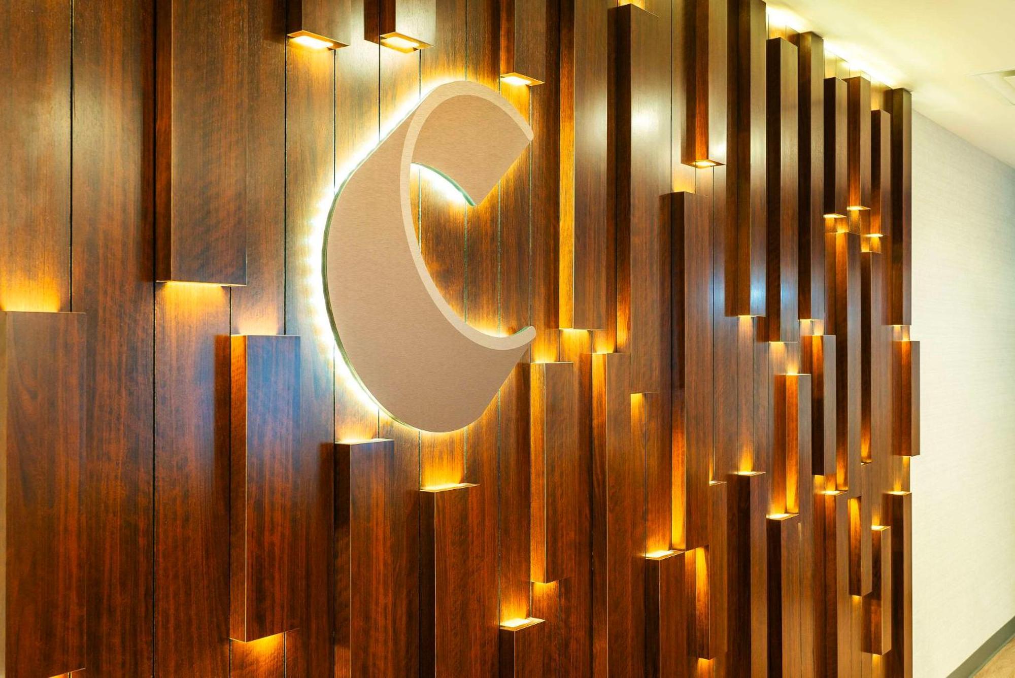 Comfort Suites Келоуна Екстер'єр фото