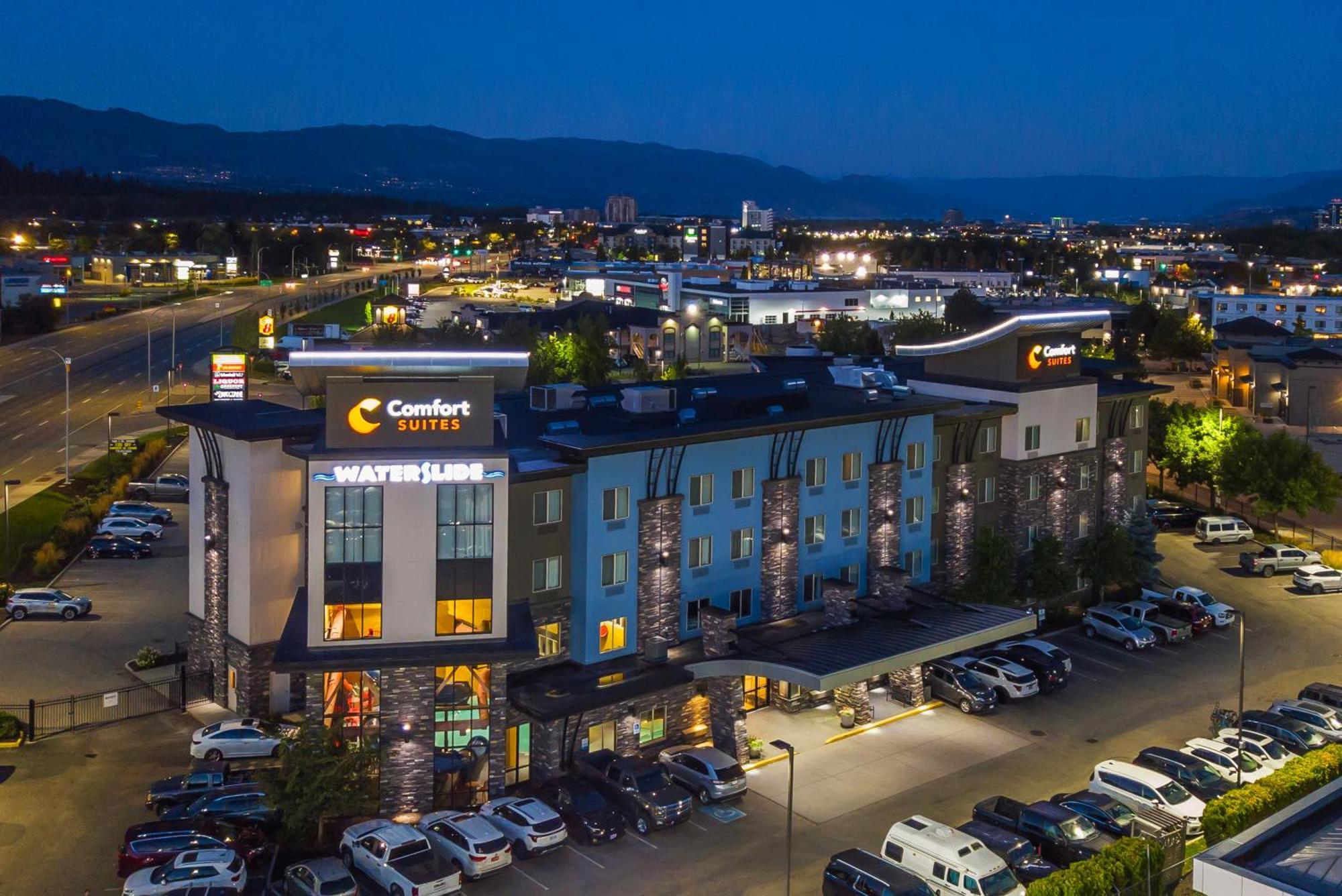 Comfort Suites Келоуна Екстер'єр фото