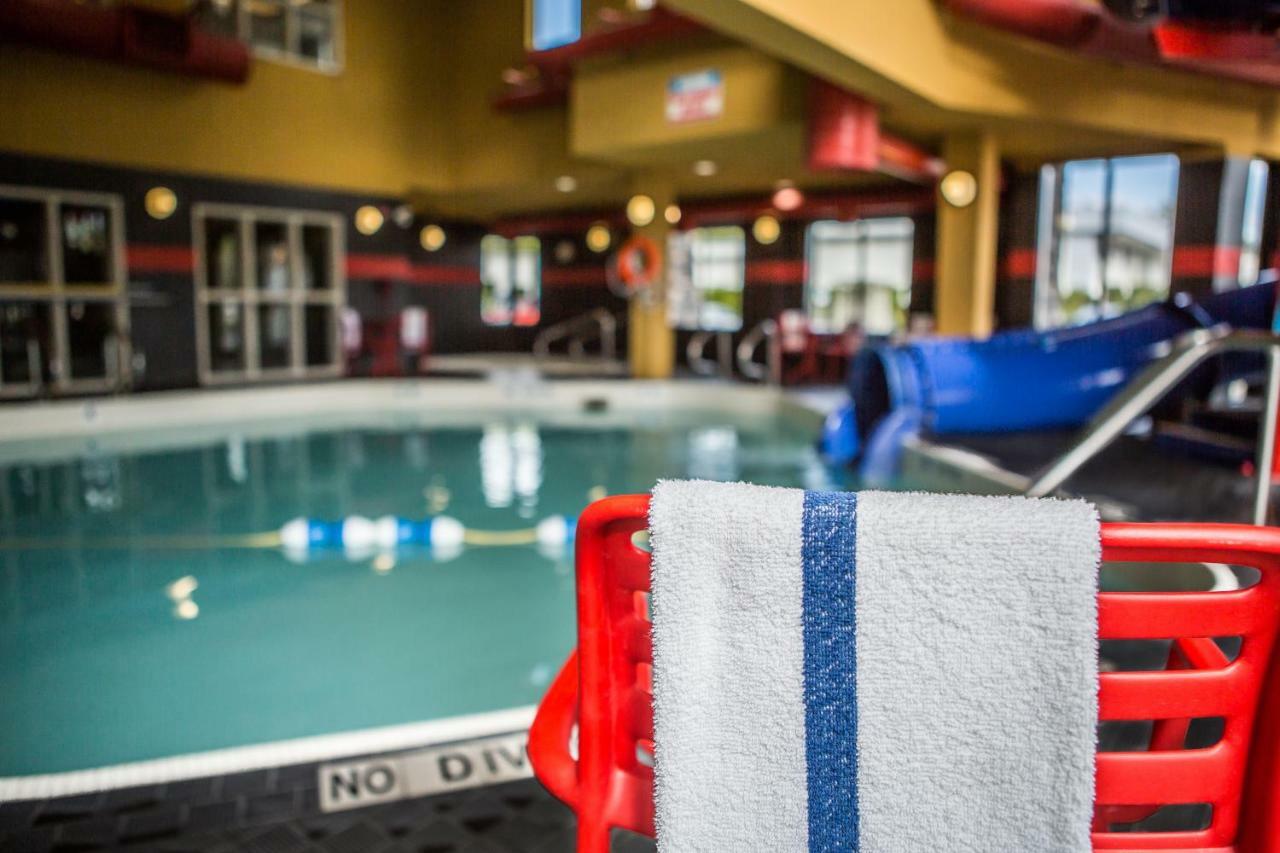 Comfort Suites Келоуна Екстер'єр фото